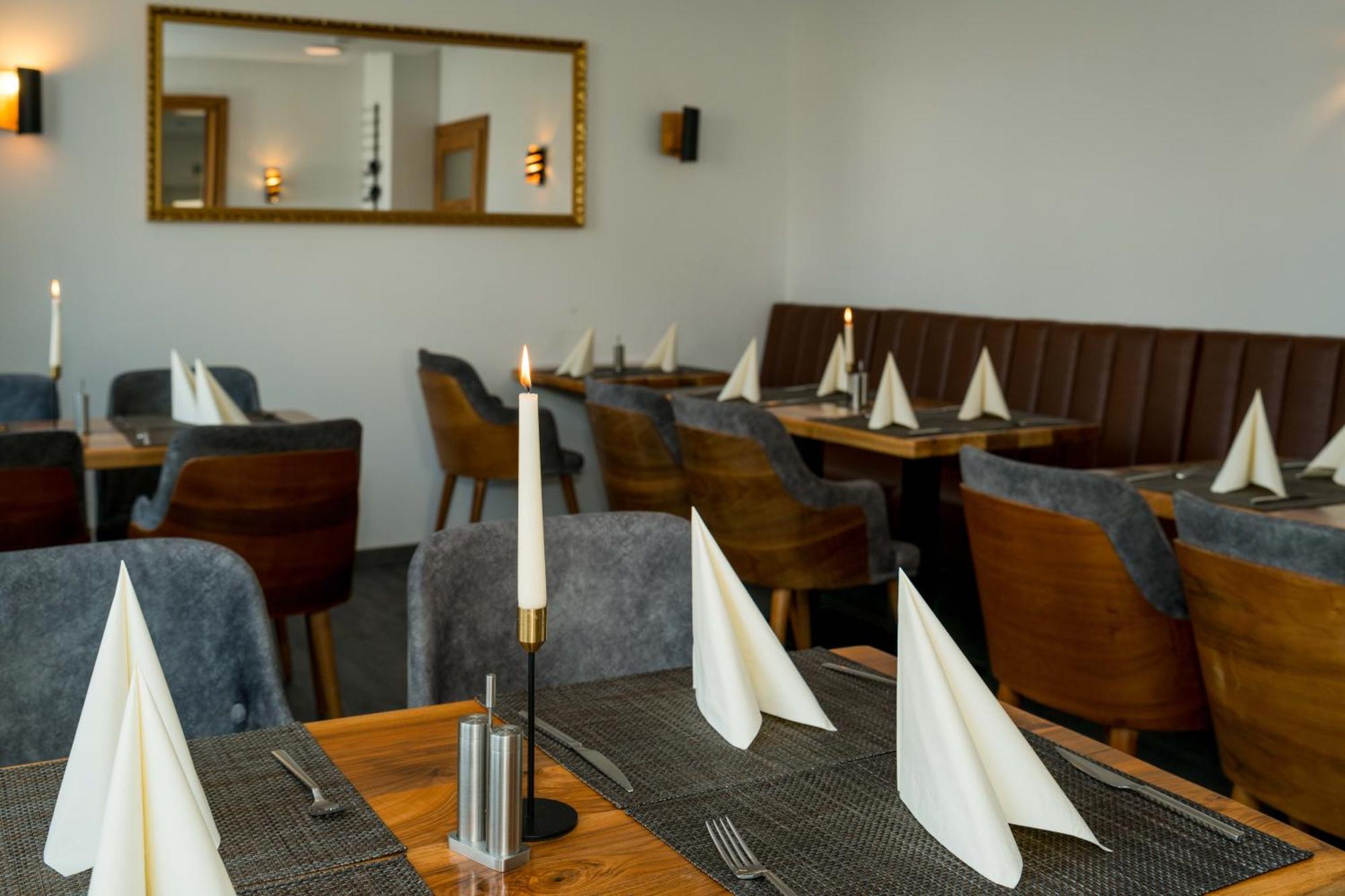 Roca Restaurant Und Hotel Bommersheim 外观 照片