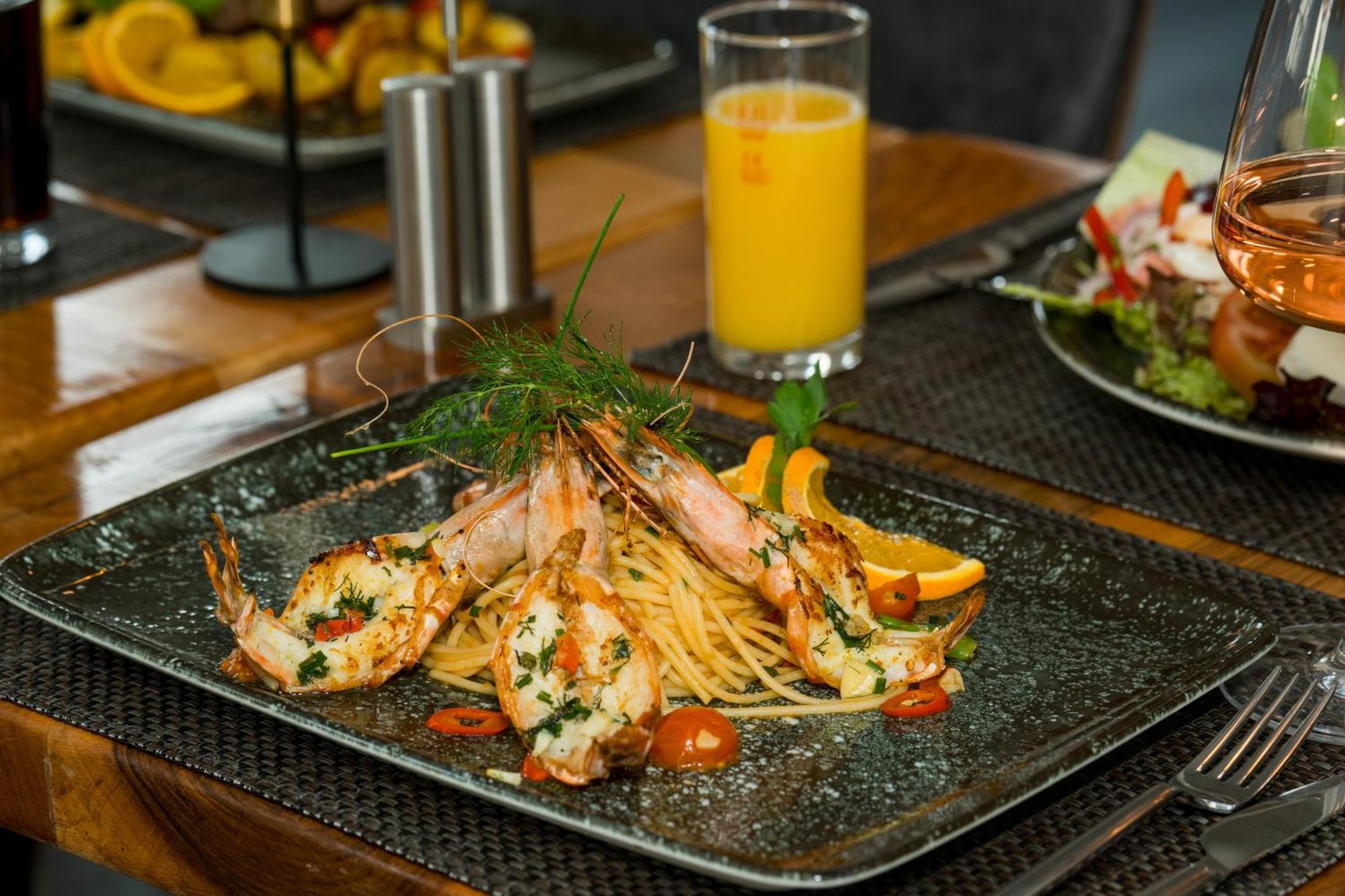 Roca Restaurant Und Hotel Bommersheim 外观 照片