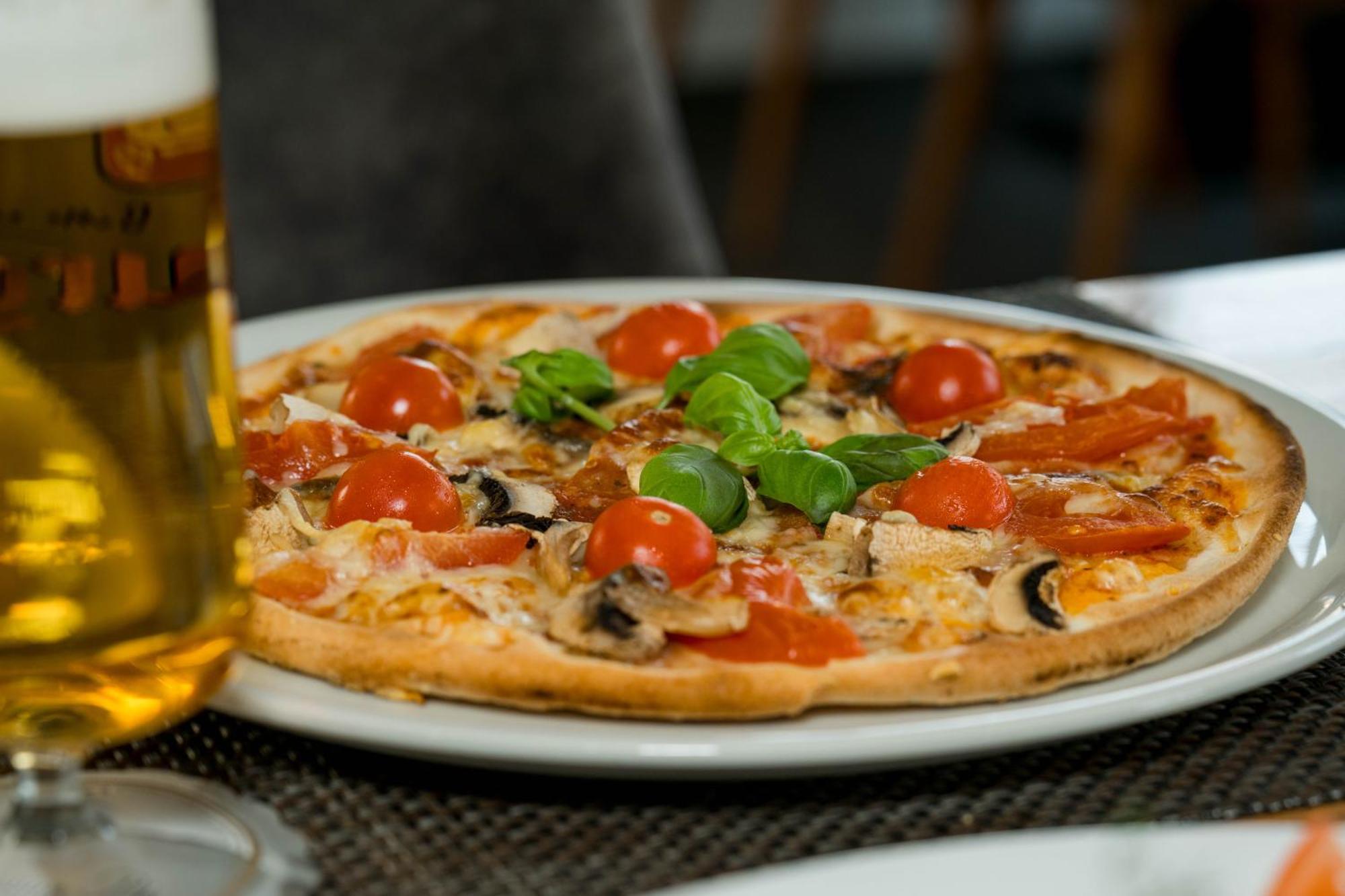 Roca Restaurant Und Hotel Bommersheim 外观 照片