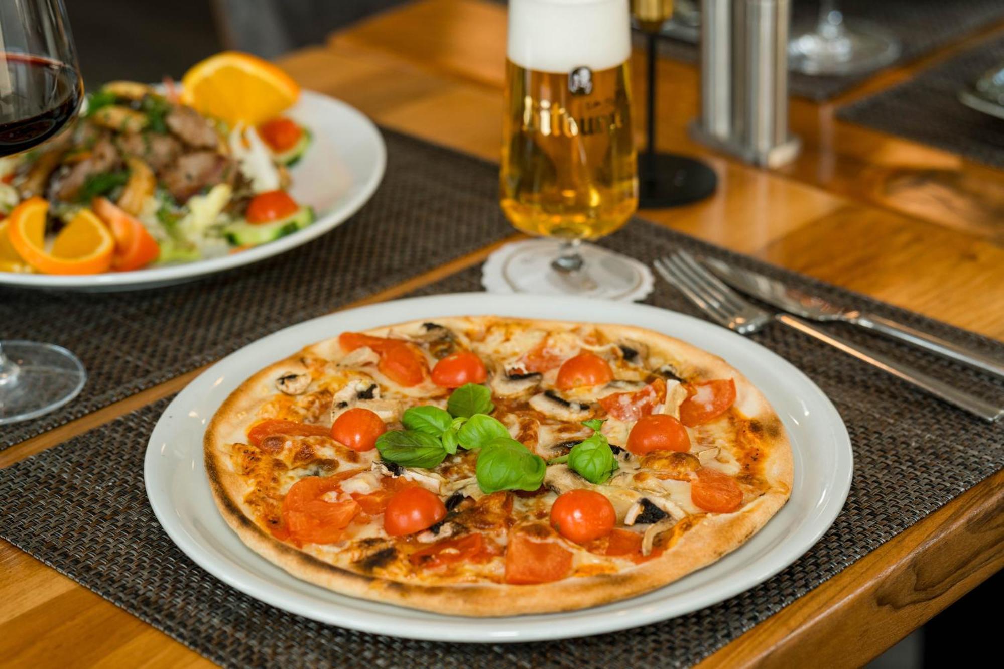 Roca Restaurant Und Hotel Bommersheim 外观 照片