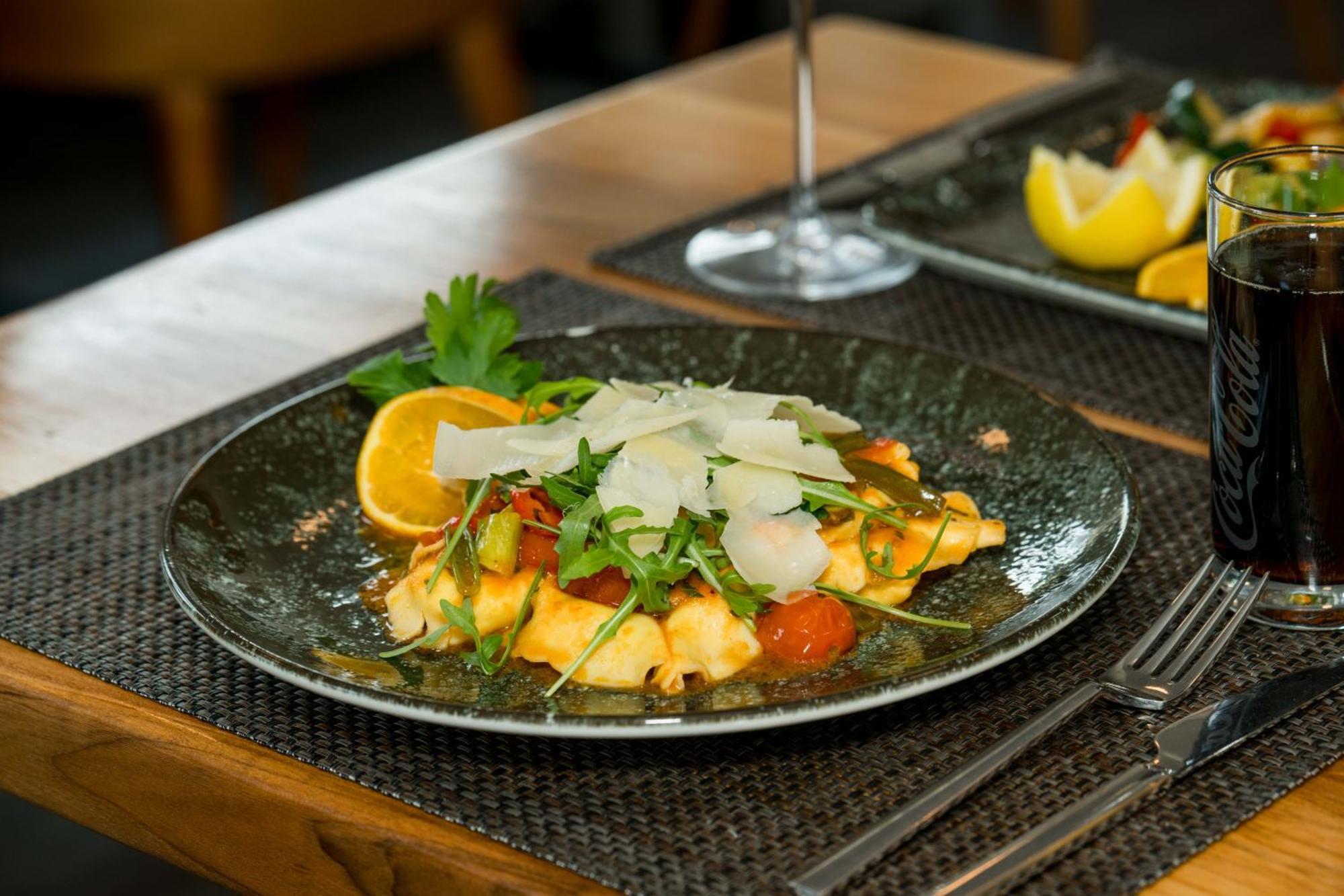 Roca Restaurant Und Hotel Bommersheim 外观 照片