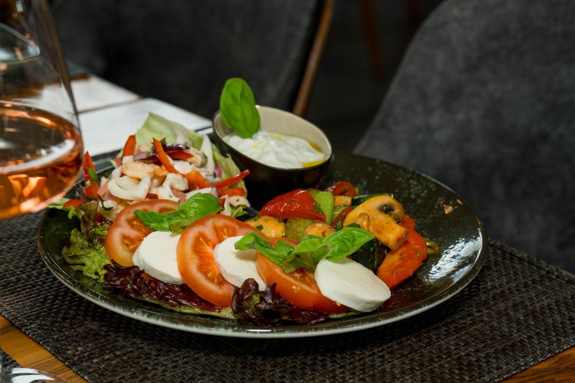Roca Restaurant Und Hotel Bommersheim 外观 照片