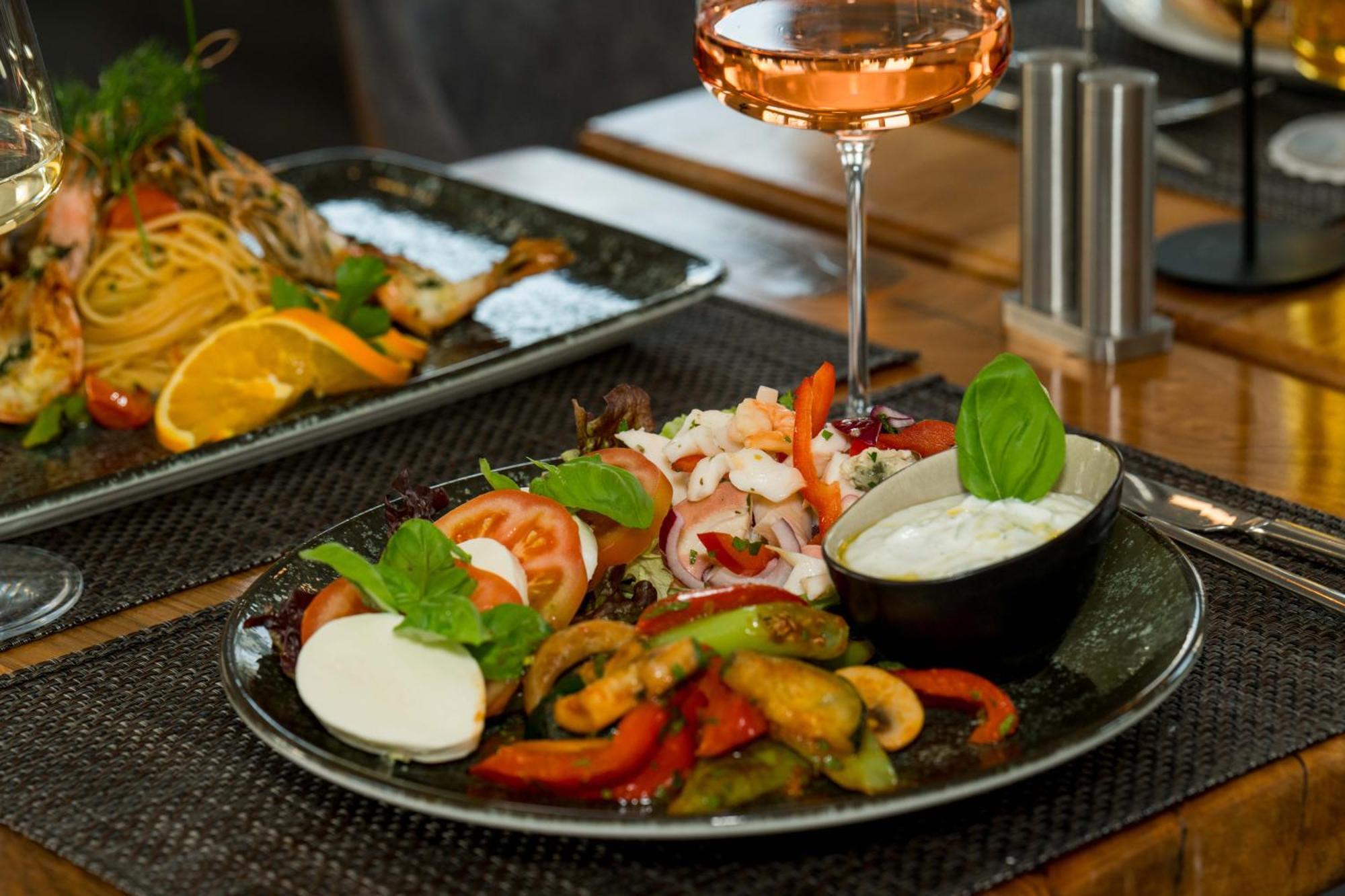 Roca Restaurant Und Hotel Bommersheim 外观 照片