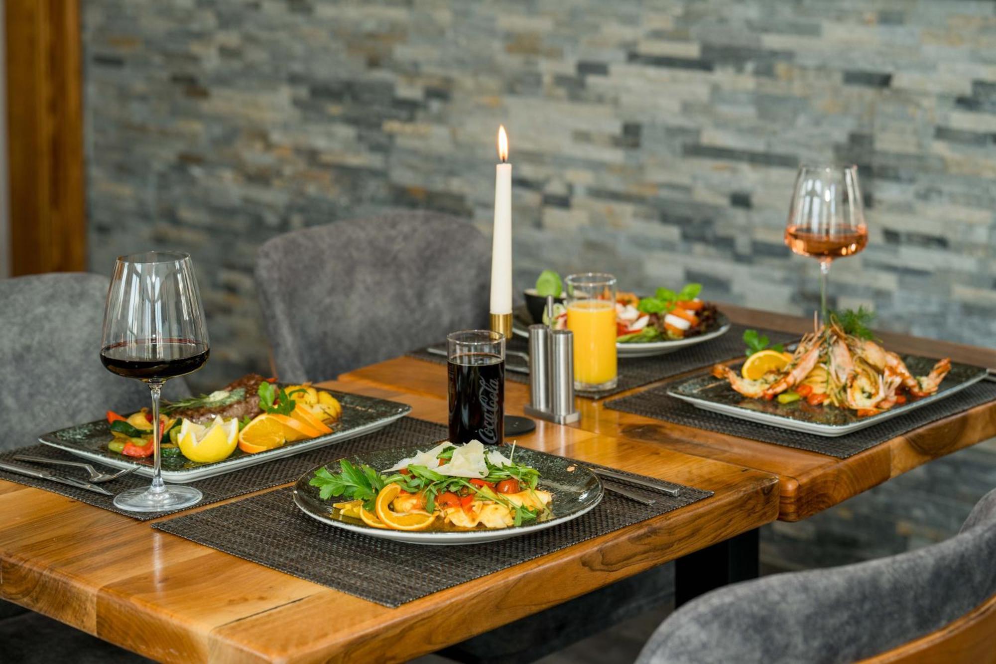 Roca Restaurant Und Hotel Bommersheim 外观 照片