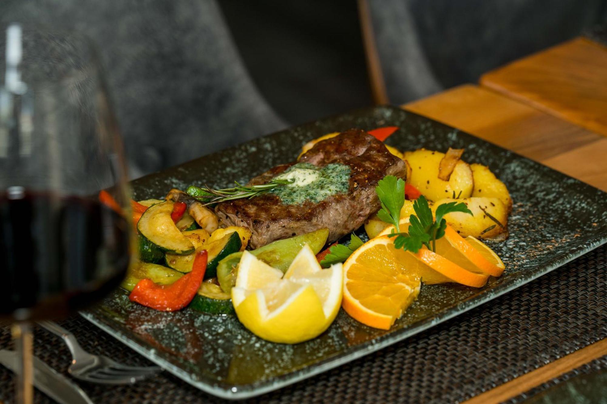 Roca Restaurant Und Hotel Bommersheim 外观 照片