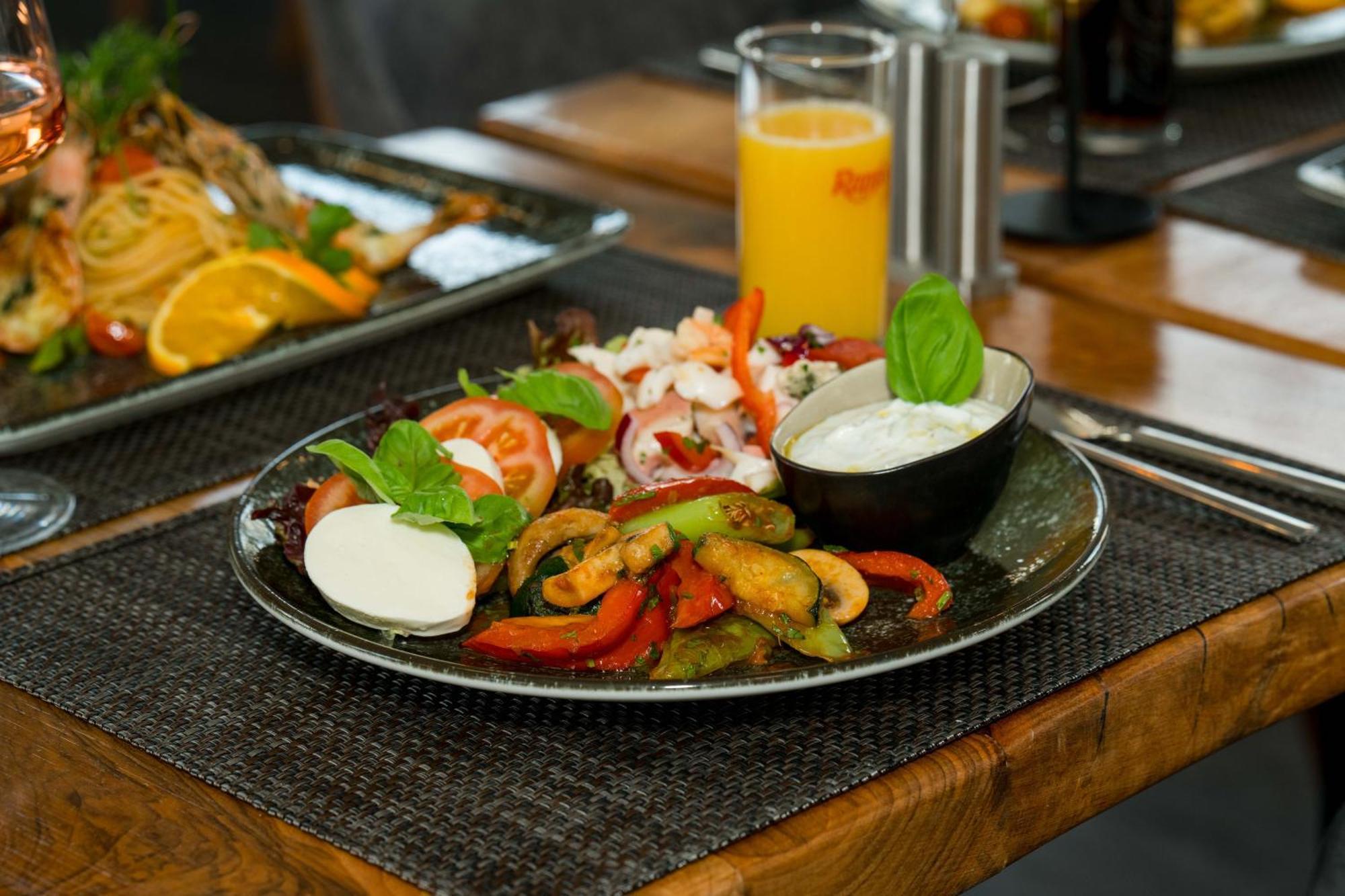 Roca Restaurant Und Hotel Bommersheim 外观 照片