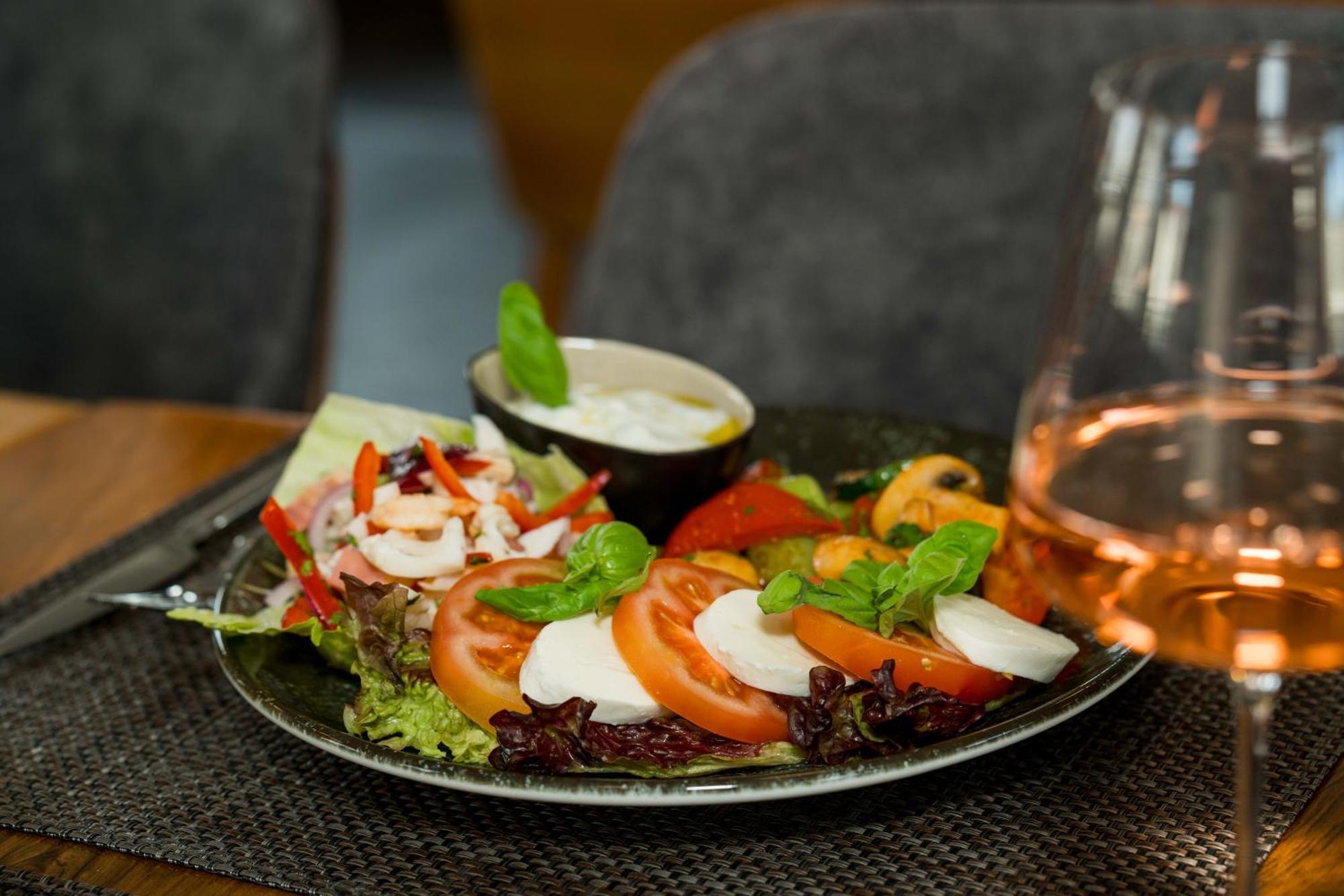 Roca Restaurant Und Hotel Bommersheim 外观 照片