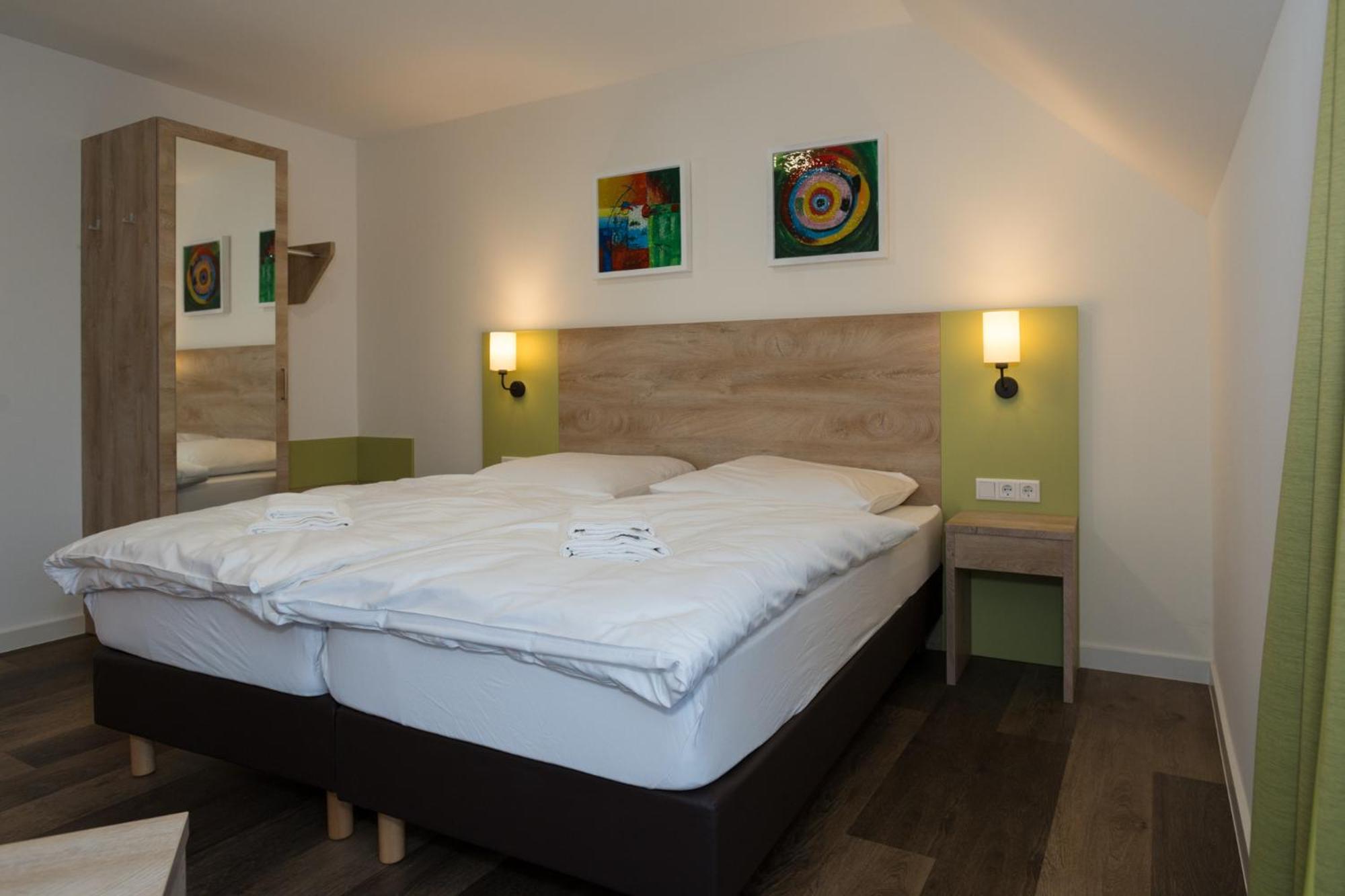 Roca Restaurant Und Hotel Bommersheim 外观 照片