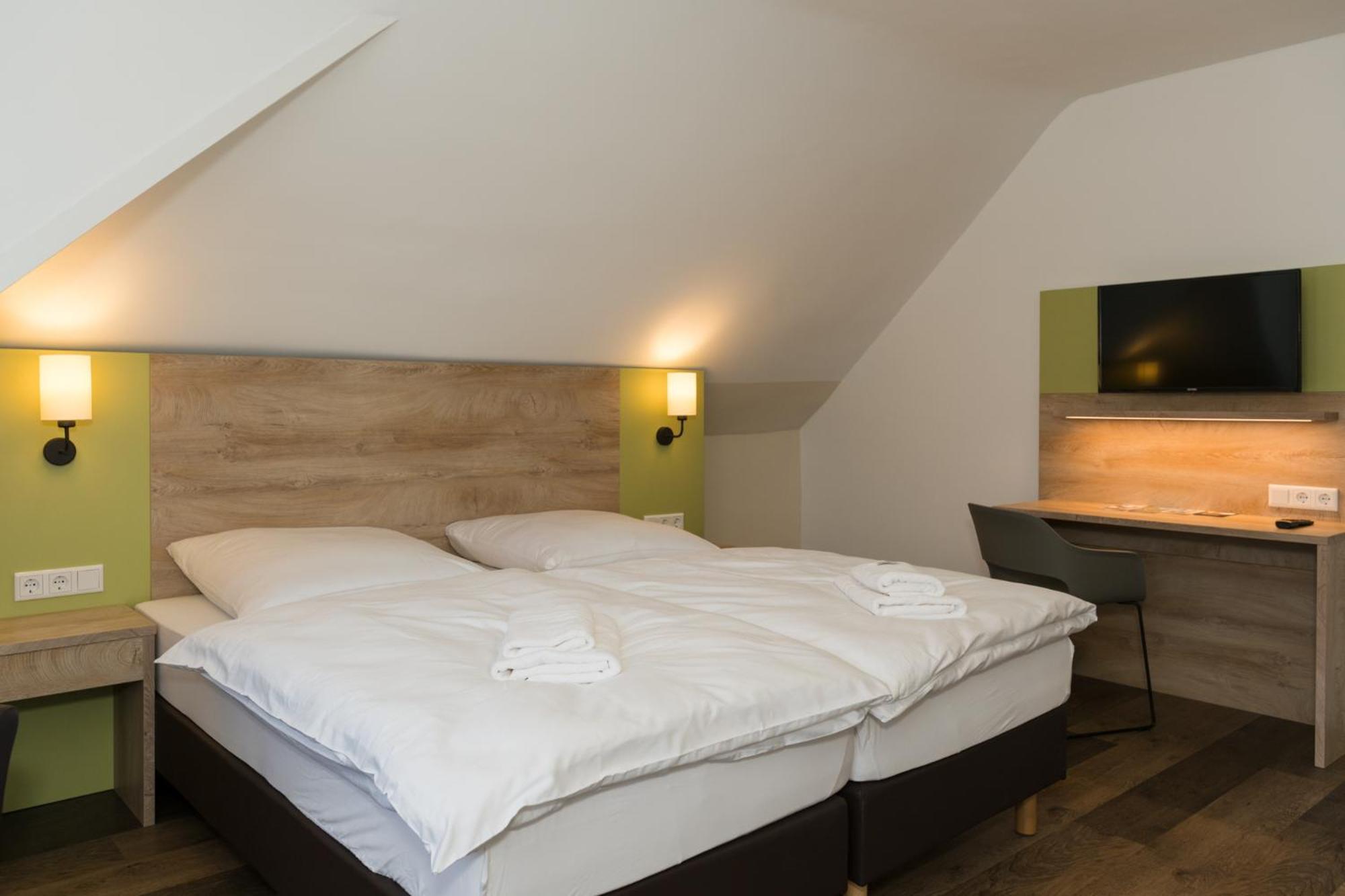 Roca Restaurant Und Hotel Bommersheim 外观 照片