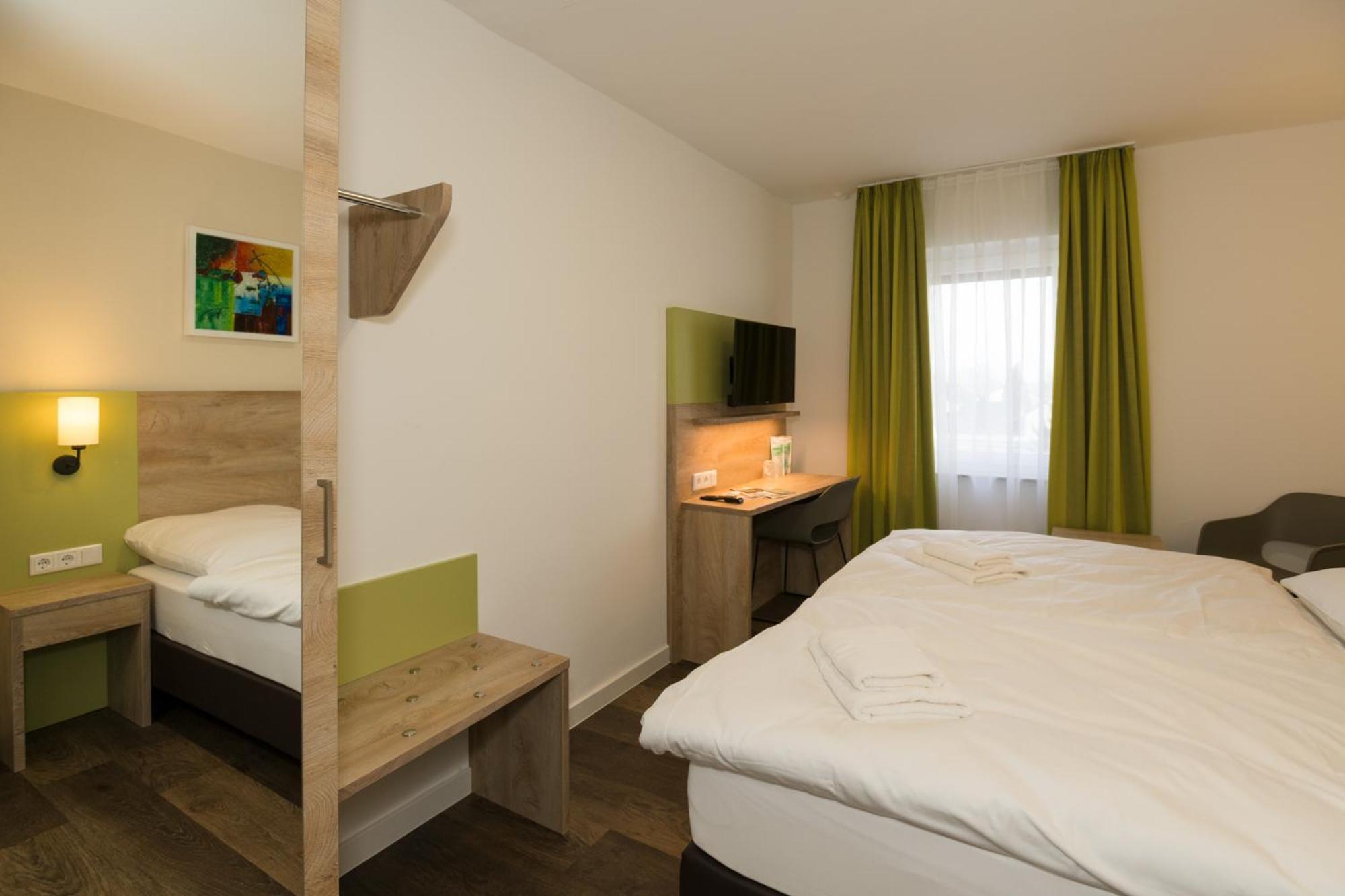 Roca Restaurant Und Hotel Bommersheim 外观 照片