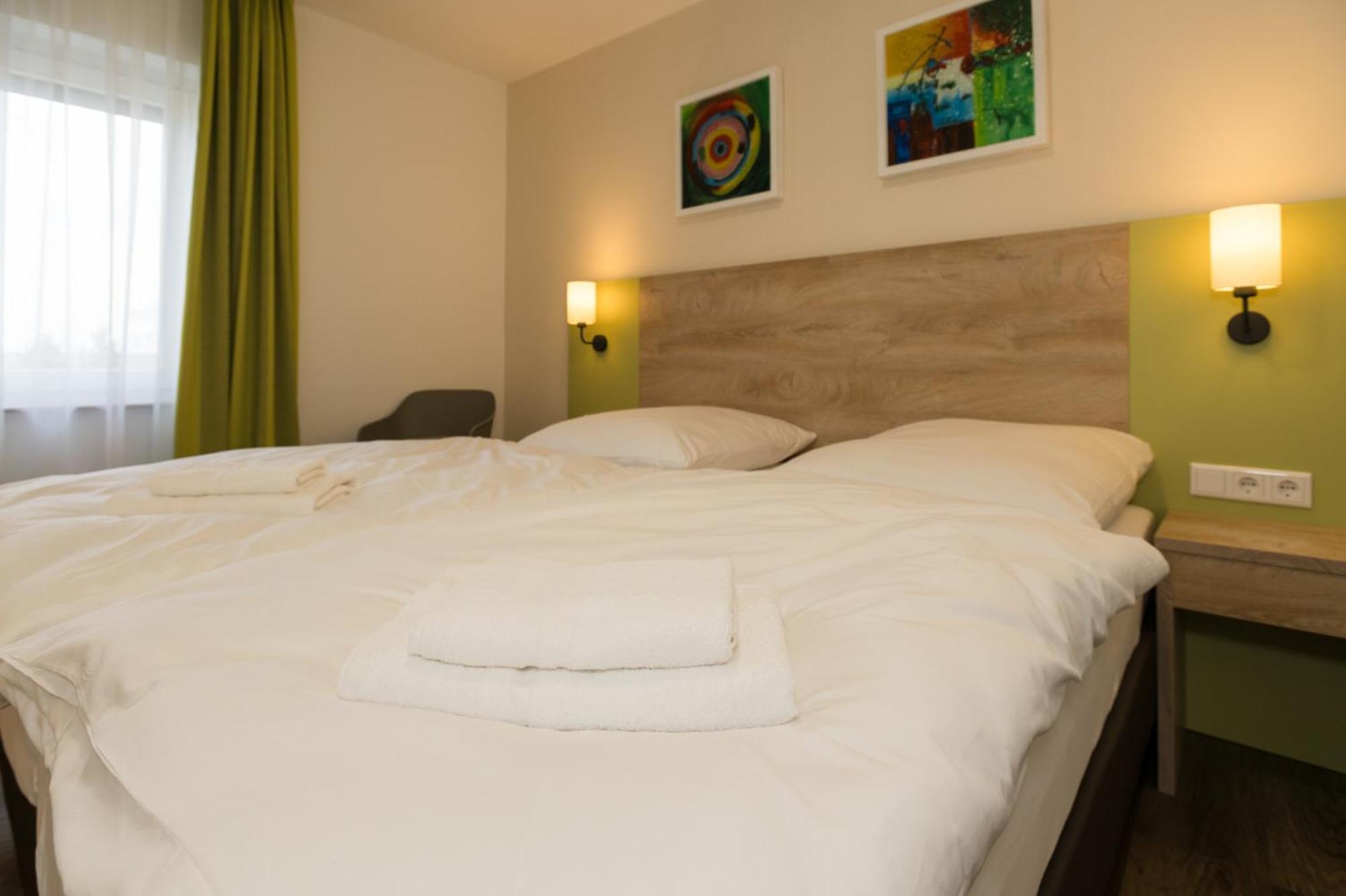 Roca Restaurant Und Hotel Bommersheim 外观 照片