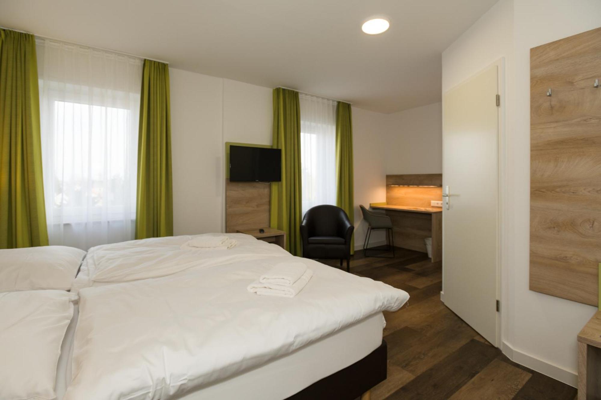 Roca Restaurant Und Hotel Bommersheim 外观 照片